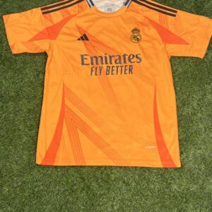 لباس دوم رئال مادرید هواداری نارنجی همراه با شورت